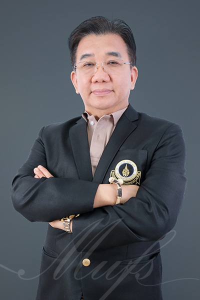 Asst.Prof.Jumroon Tungkeeratichai,M.D.